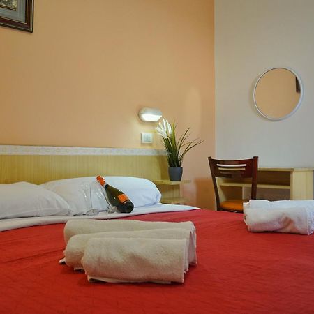 Hotel Malibu Mare Rimini Exteriör bild