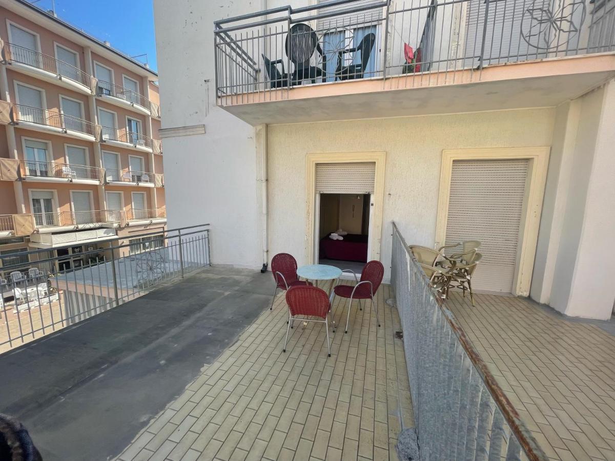 Hotel Malibu Mare Rimini Exteriör bild
