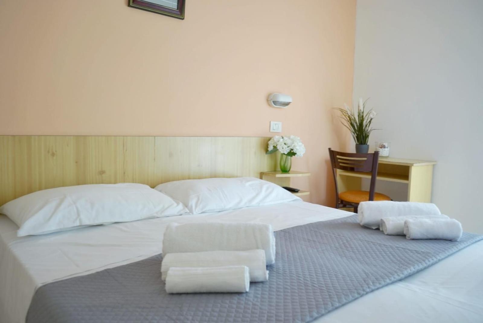 Hotel Malibu Mare Rimini Exteriör bild