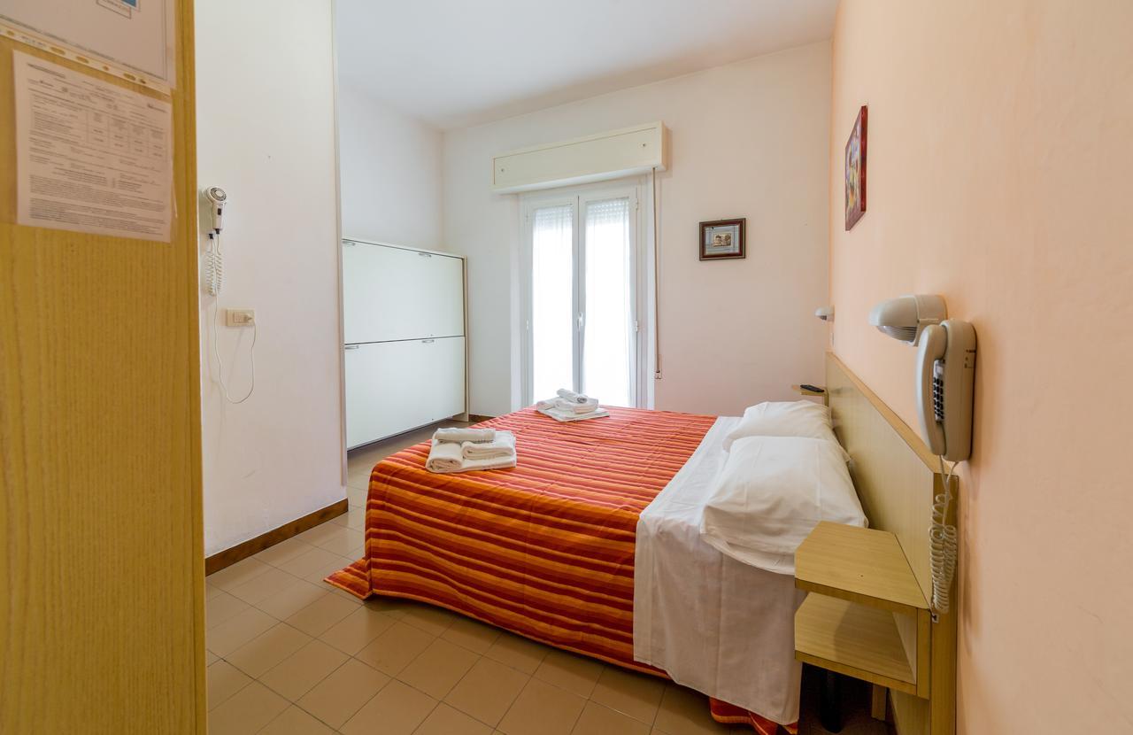Hotel Malibu Mare Rimini Exteriör bild