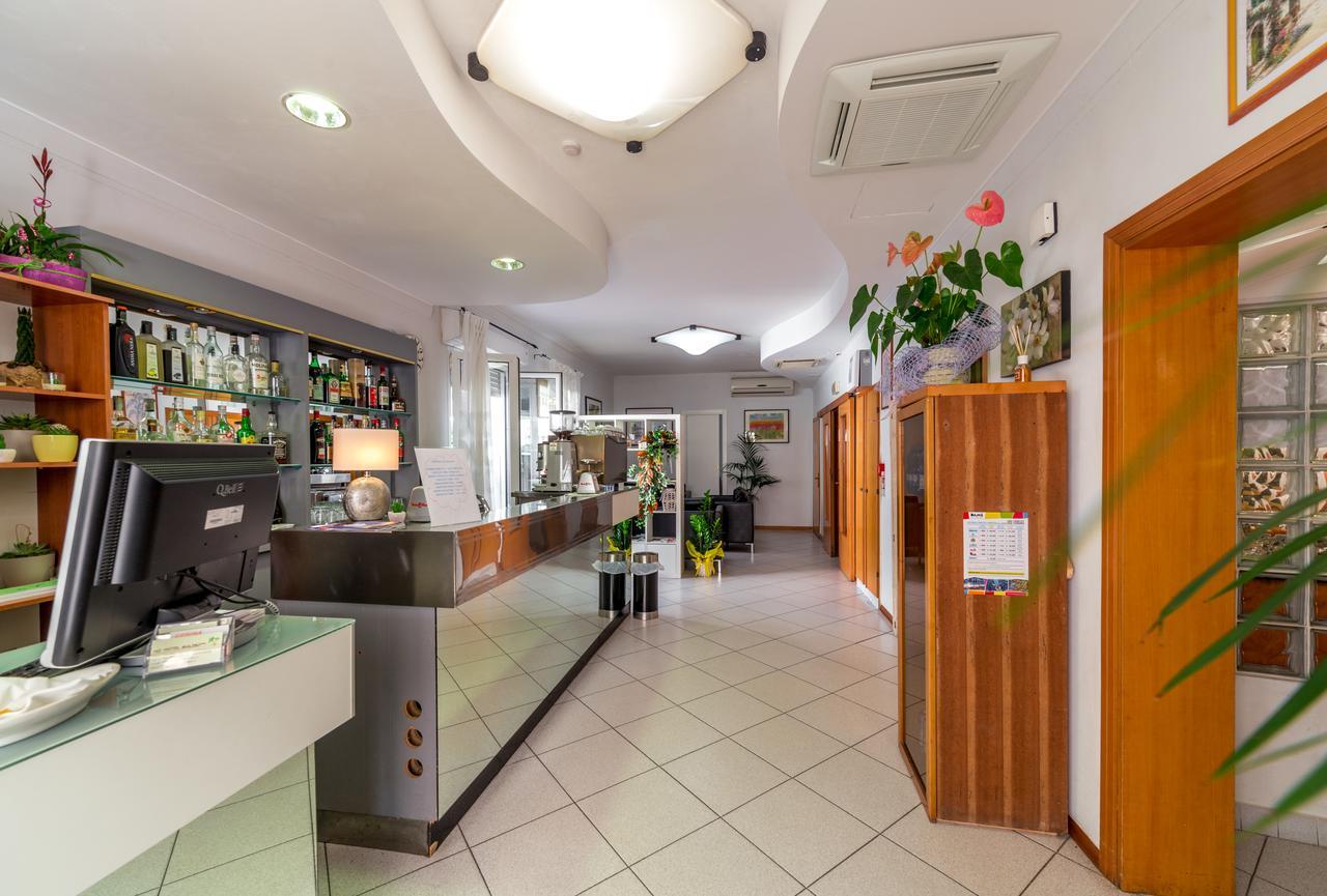Hotel Malibu Mare Rimini Exteriör bild