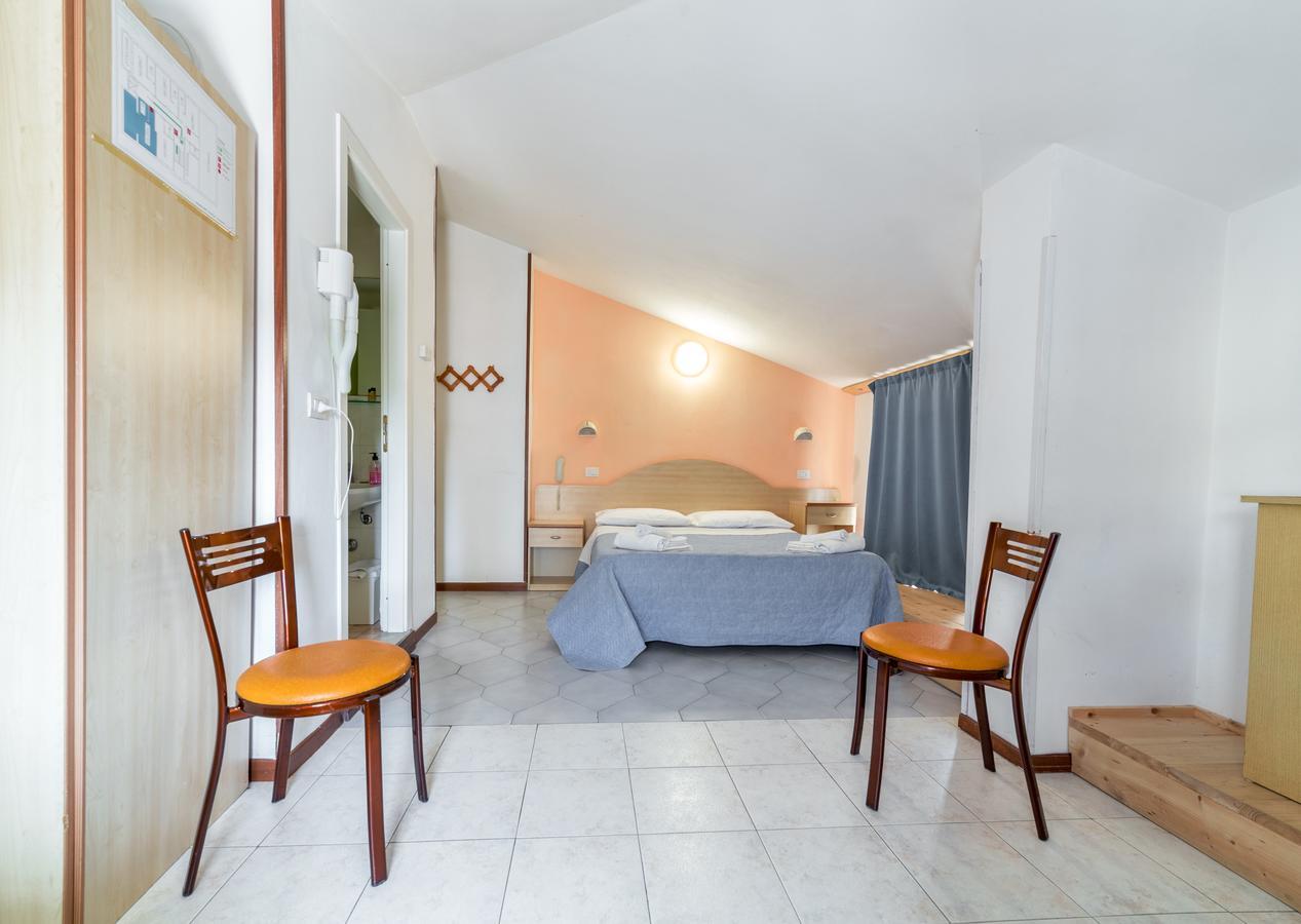 Hotel Malibu Mare Rimini Exteriör bild